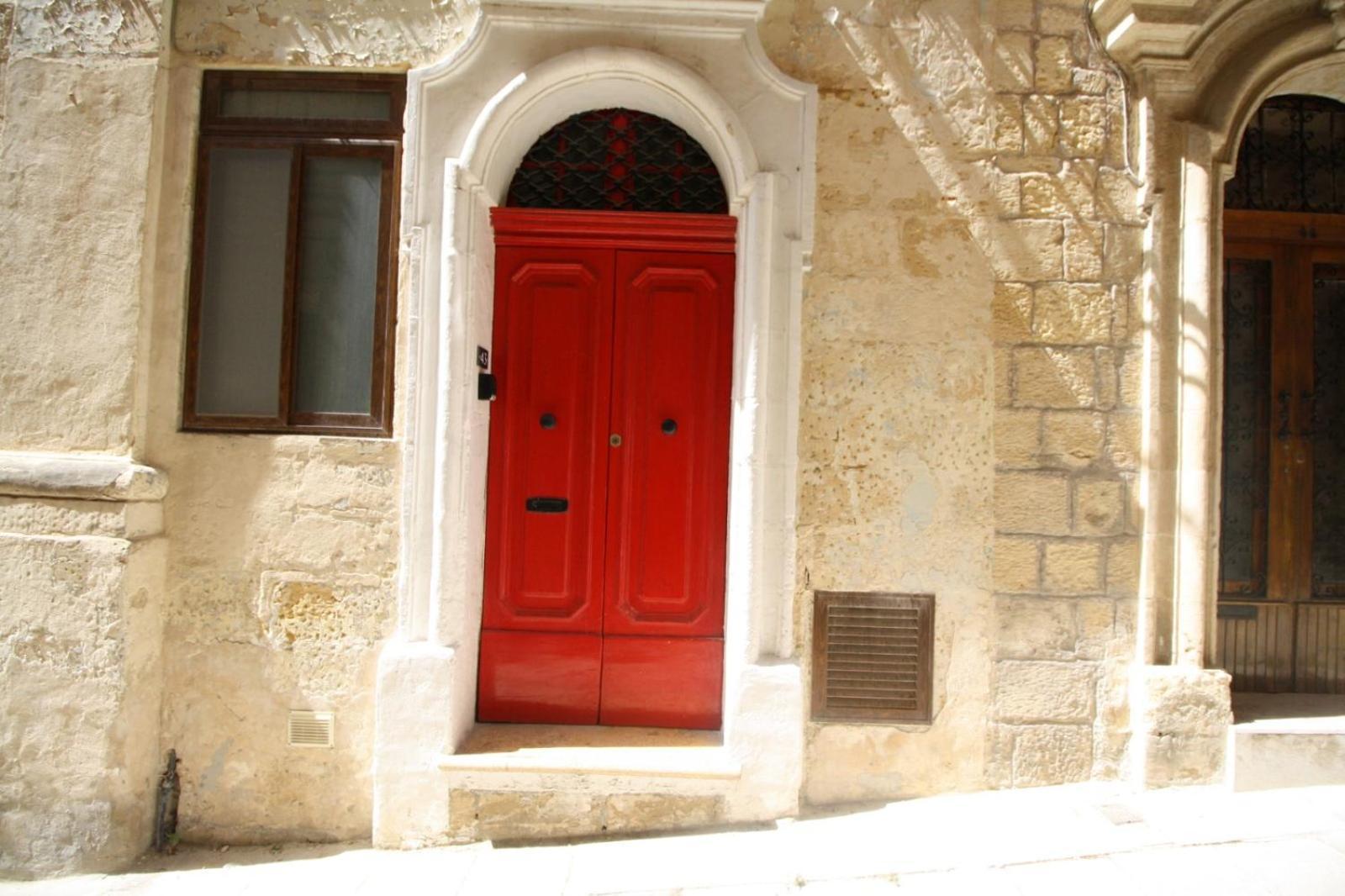 Old Refurbished In Bormla Apartment